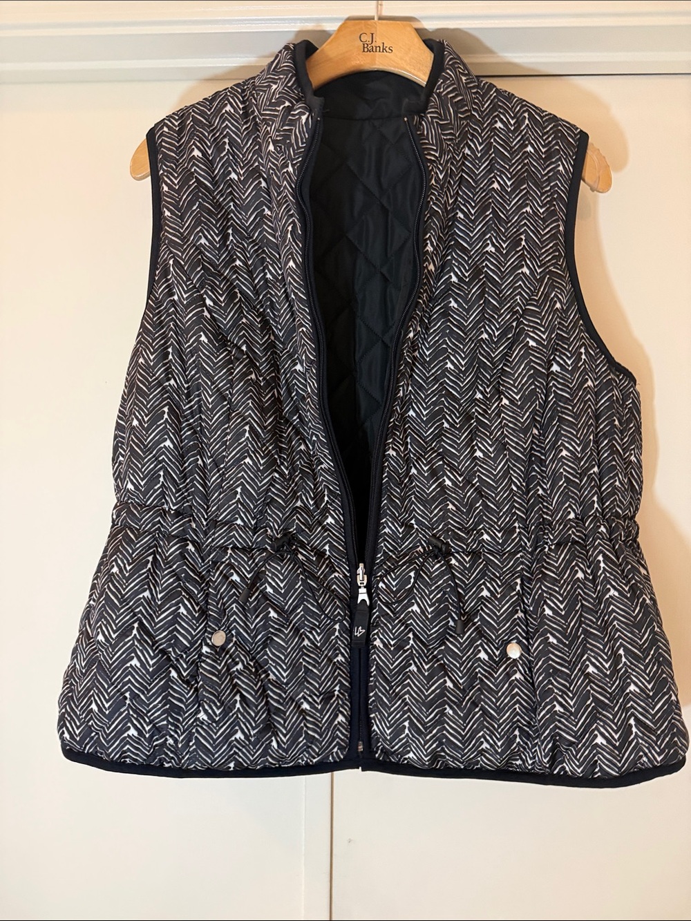 CJ Banks reversible Quilted Black/White Vest with pockets and waist cinch